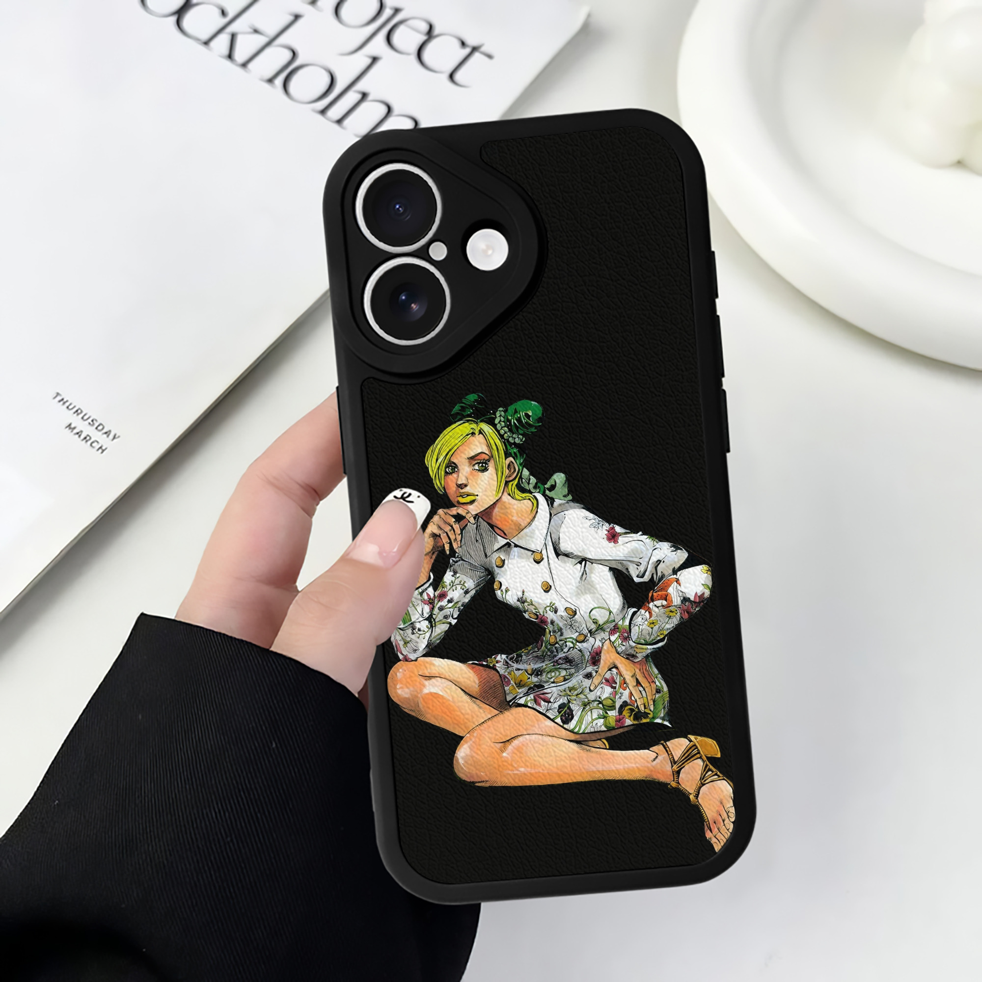 （画像用） "ジョジョの奇妙な冒険 くうじょう ジョリーン JoJo's Bizarre Adventure Jolyne Cujoh " 【iPhone 16シリーズ対応】シリコンスマホケース（レザー調） 材質：シリコン